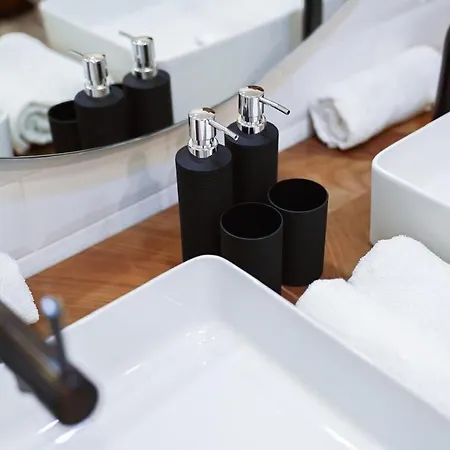 Lots Of Space Near The Presidential Palace דירה ברטיסלאבה