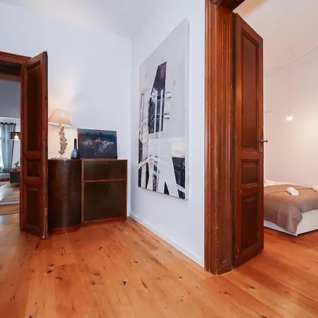 Lots Of Space Near The Presidential Palace Apartment