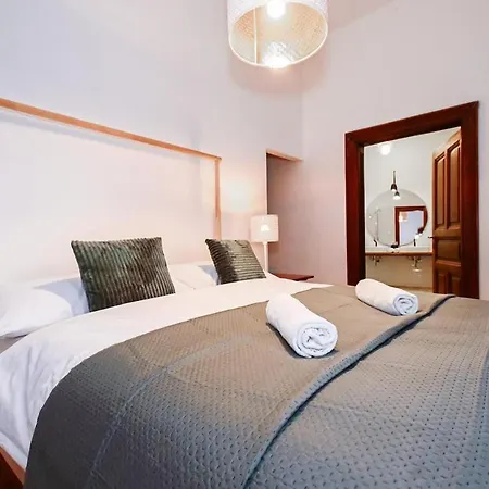 Lots Of Space Near The Presidential Palace דירה