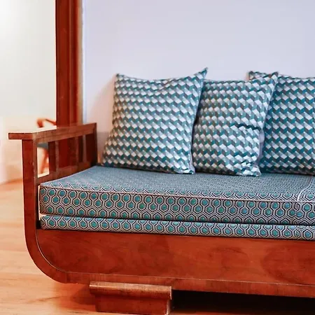 Lots Of Space Near The Presidential Palace