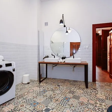 Lots Of Space Near The Presidential Palace דירה ברטיסלאבה